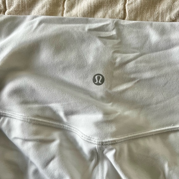 Lululemon white align shorts 6inch - Picture 1 of 3